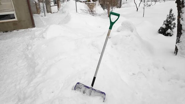 Man Clearing Sneeuw Van Pad Met Shovel Winter Tijd Winter — Stockfoto