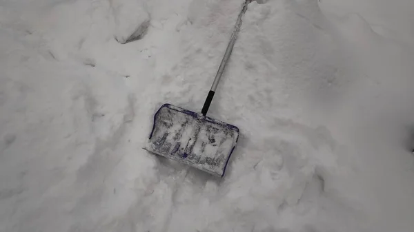 Man Clearing Sneeuw Van Pad Met Shovel Winter Tijd Winter — Stockfoto