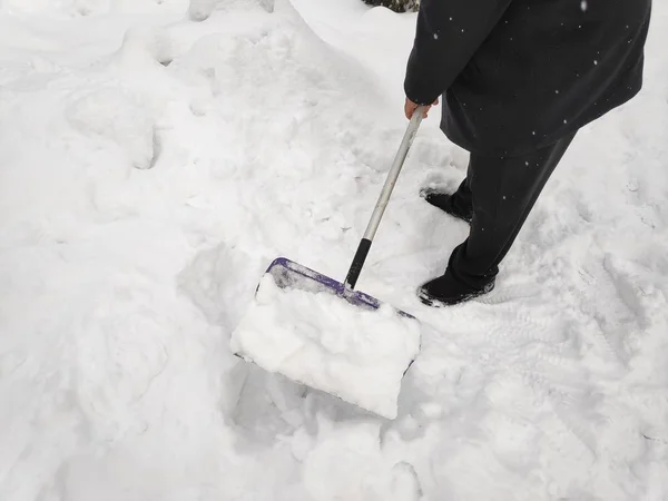 Man Clearing Sneeuw Van Pad Met Shovel Winter Tijd Winter — Stockfoto