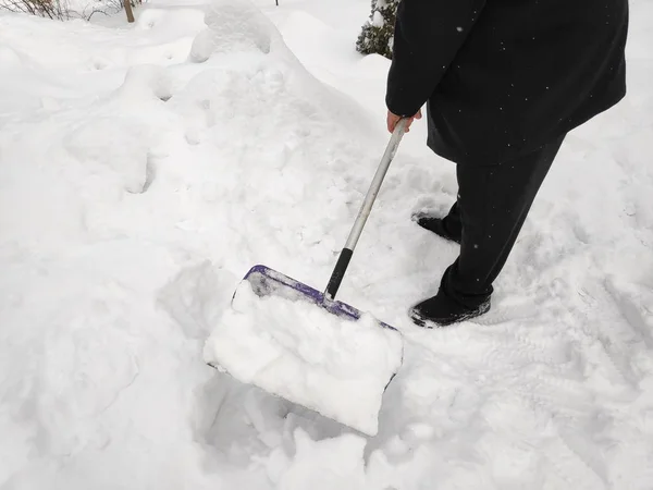 Man Clearing Sneeuw Van Pad Met Shovel Winter Tijd Winter — Stockfoto