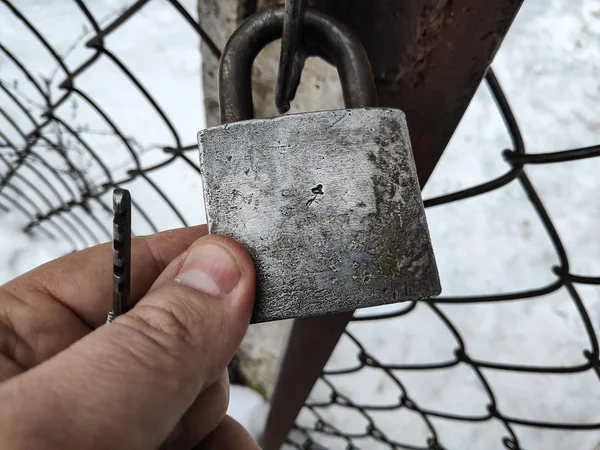 Vieja Cerradura Llave Puerta Llave Mano — Foto de Stock