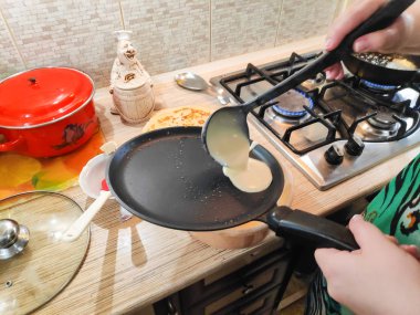 lezzetli gözleme, gözleme, pişirme tavada krep