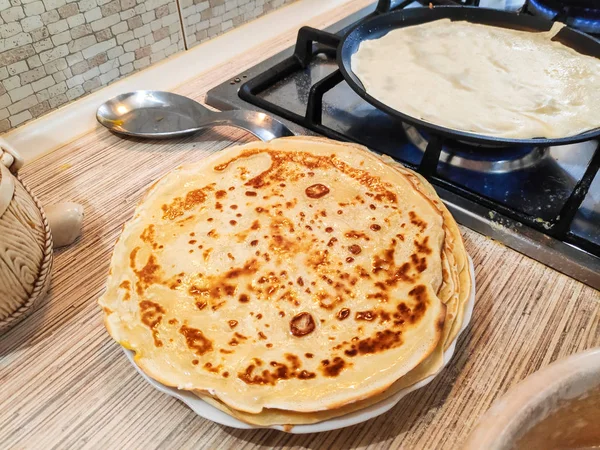 Heerlijke Pannenkoeken Pannekoeken Koken Een Pan Pannenkoeken — Stockfoto