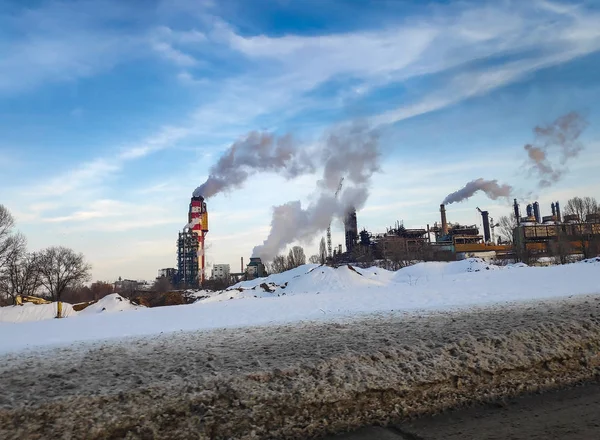 Uitstoot Van Schadelijke Stoffen Van Planten Fabriek Leidingen Winter Milieu — Stockfoto