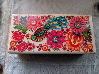 güzel ahşap üzerine, el yapımı, etnik desen ve model Petrikovskaya resim Ukrayna, Petrikovka Köyü, Ocak 2019 boyama sanatı