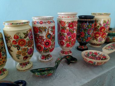 güzel ahşap üzerine, el yapımı, etnik desen ve model Petrikovskaya resim Ukrayna, Petrikovka Köyü, Ocak 2019 boyama sanatı