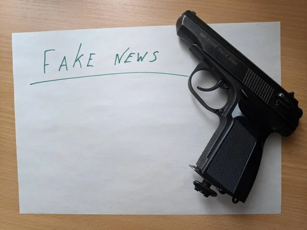 Schreiben Auf Ein Blatt Papier Fake News Blut Auf Ein — Stockfoto