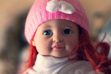 bir kız bir şapka, bir kız bir güzel şapka ve elbise, güzel bir bebek, bir güzel kız yüz