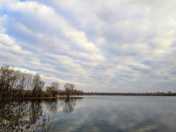 Landschaft Mit Bewölktem Himmel — Stockfoto