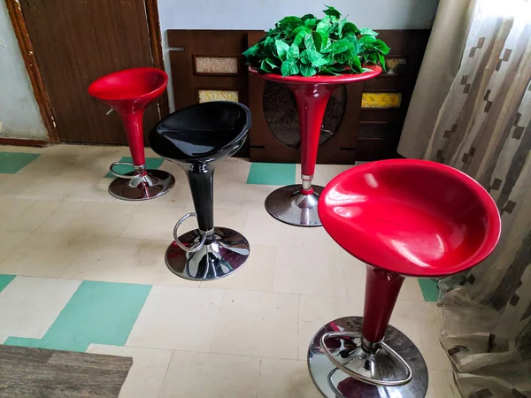 美しい椅子 赤と黒の椅子 インテリア デザイン シーティング エリア — ストック写真