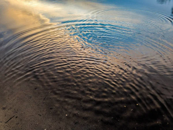 Reflectie Water Ruimte Kleurrijke Abstracte Achtergrond Cirkels Het Water — Stockfoto