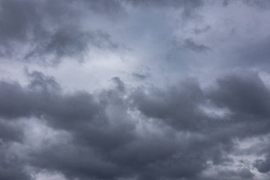 Картина, постер, плакат, фотообои "драматическое темное облачное небо перед бурей ", артикул 252805954