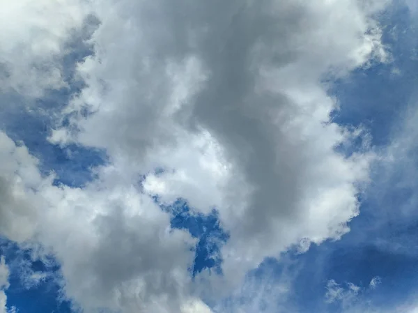 Belas Nuvens Brancas Nuvens Trovão Céu Antes Tempestade — Fotografia de Stock