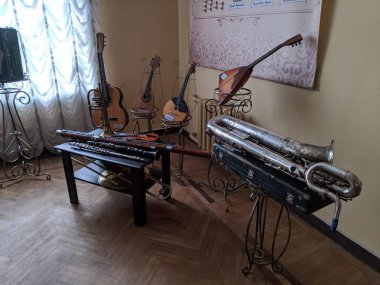 dize müzik aleti Bandura, olağandışı gitar