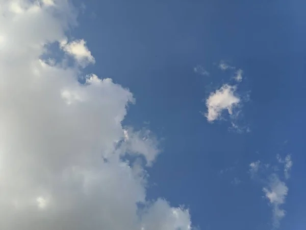 Красиві Білі Хмари Тлі Блакитного Неба — стокове фото