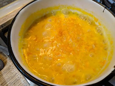 yellow porridge . cooking pumpkin porridge