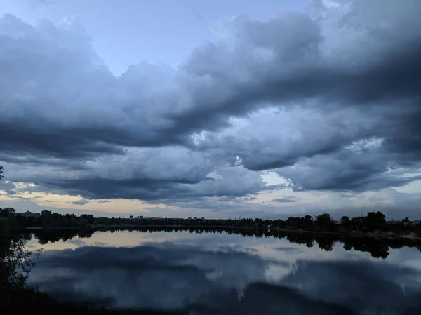 Пейзаж Перед Бурей Опасные Облака Перед Дождём Плохая Погода Сильный — стоковое фото