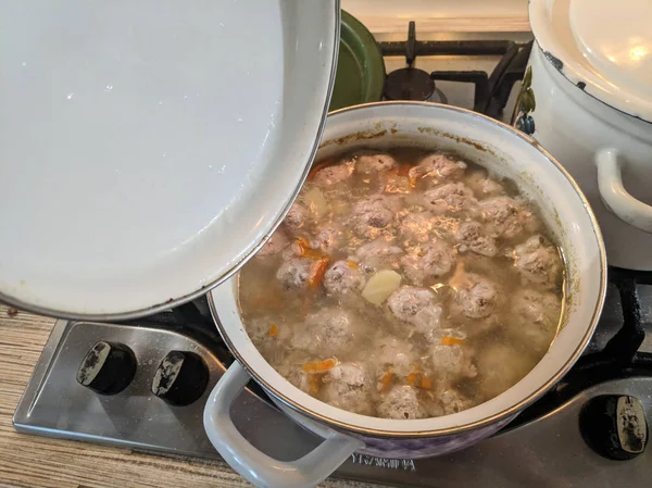 Deliciosa Sopa Caseira Uma Panela Sopa Cozinha — Fotografia de Stock