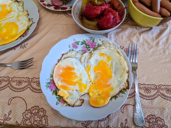 Tabakta Çırpılmış Yumurta — Stok fotoğraf