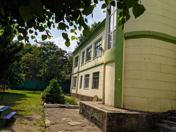 Vintage Edifício Verde Arquitetura Decomposição — Fotografia de Stock