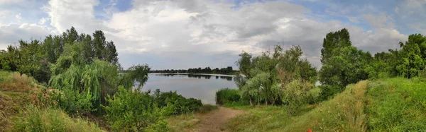 Vackert Naturlandskap Panorama Sommar Landskap Med Flod Träd Och Vatten — Stockfoto