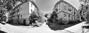 eski yıkılmış evler. vintage mimarisi. şehir evleri. mimari unsurlar