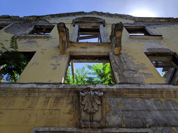 Casas Antigas Destruídas Arquitetura Vintage Casas Cidade Elementos Arquitectónicos — Fotografia de Stock