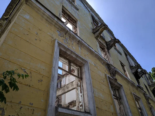 Casas Antigas Destruídas Arquitetura Vintage Casas Cidade Elementos Arquitectónicos — Fotografia de Stock