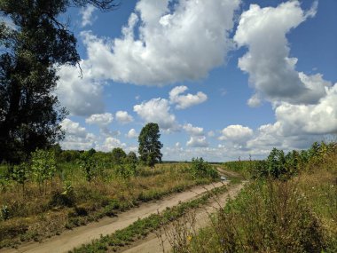 kötü yollar, yolda derin çukurlar, seyahat,