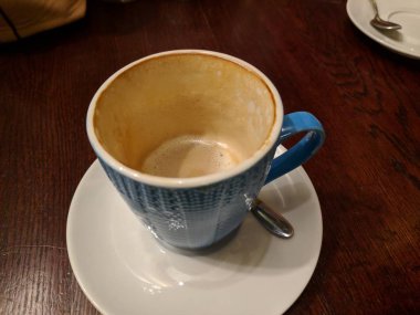 güzel bir fincan kahve. kahve üzerinde çizim