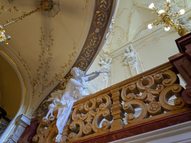 sarayda iç. sarayda duvarlarda kör dekor