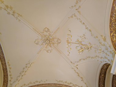 sarayda iç. sarayda duvarlarda kör dekor