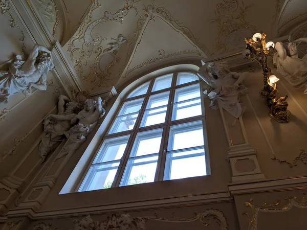 室内在宫殿 宫殿墙壁上的盲人装饰 — 图库照片