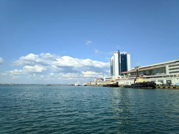 Havsvatten Utsikt Över Hamnen Från Havet — Stockfoto