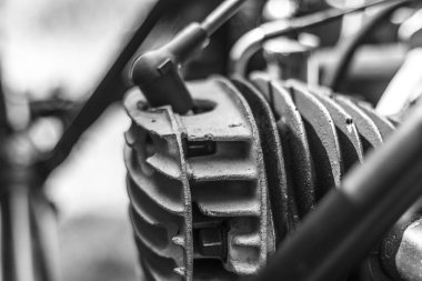 eski bir motosiklet motoru. motosiklet motor silindirleri.