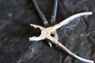 metal pliers. eski çilingir pliers.