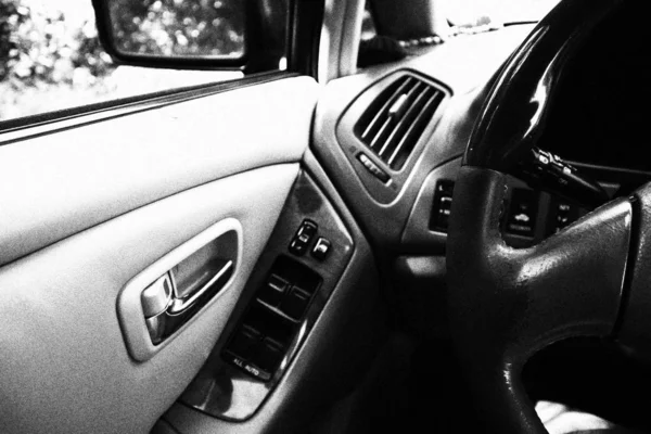 Foto Blanco Negro Del Interior Del Automóvil — Foto de Stock