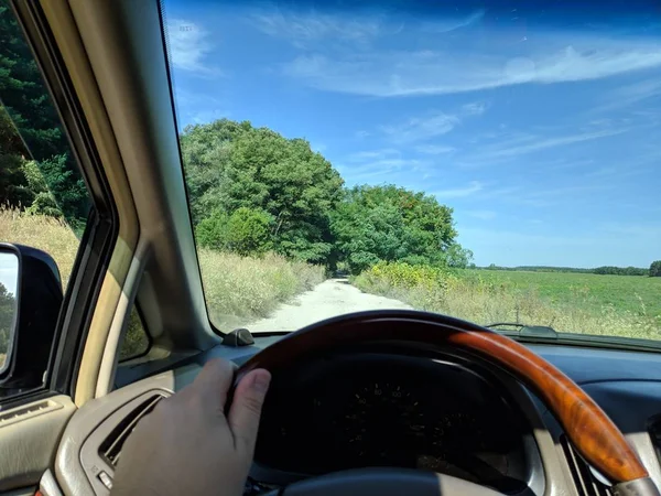 Cavalgando Dentro Carro Interior Veículo Motorista Monta Uma Estrada Terra — Fotografia de Stock