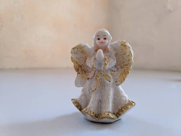 Αγαλματάκι Αγγέλου Λευκό Πορσελάνη Άγγελος — Φωτογραφία Αρχείου