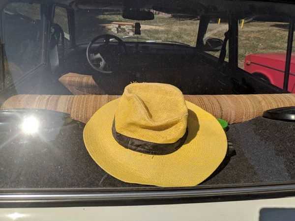 Viejo Sombrero Amarillo Sombrero Vintage Coche Sombrero Tela Vintage Para — Foto de Stock