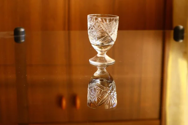 Crystal Glasses Alcohol Reflection Mirror — Stock Photo, Image