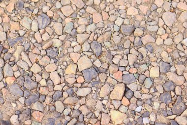 Farklı boyutlarda gri taş.