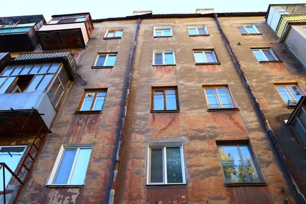 Sehr Altes Hochhaus Alte Fenster Haus — Stockfoto