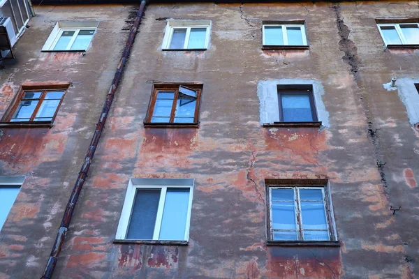 Sehr Altes Hochhaus Alte Fenster Haus — Stockfoto