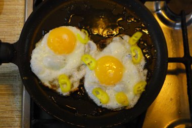 Tavada kızarmış yumurta..