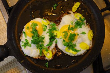 Tavada kızarmış yumurta..