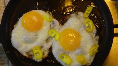Tavada kızarmış yumurta.