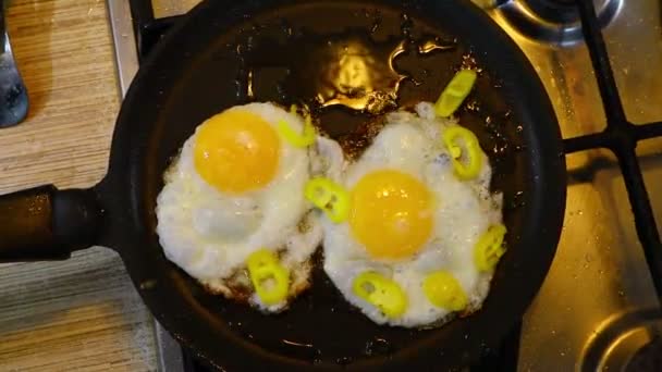 Смажені Яйця Сковороді — стокове відео