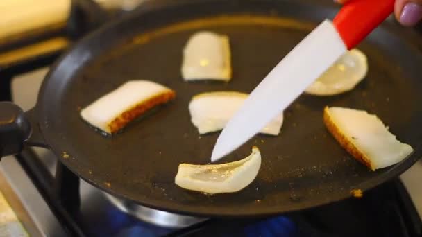 Fatias Bacon Uma Panela Cozinhar Casa Gordura Branca — Vídeo de Stock