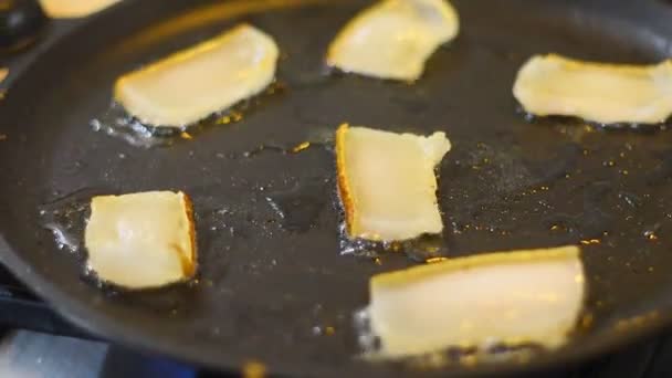 Skivor Bacon Kastrull Matlagning Hemma Vitt Fett — Stockvideo